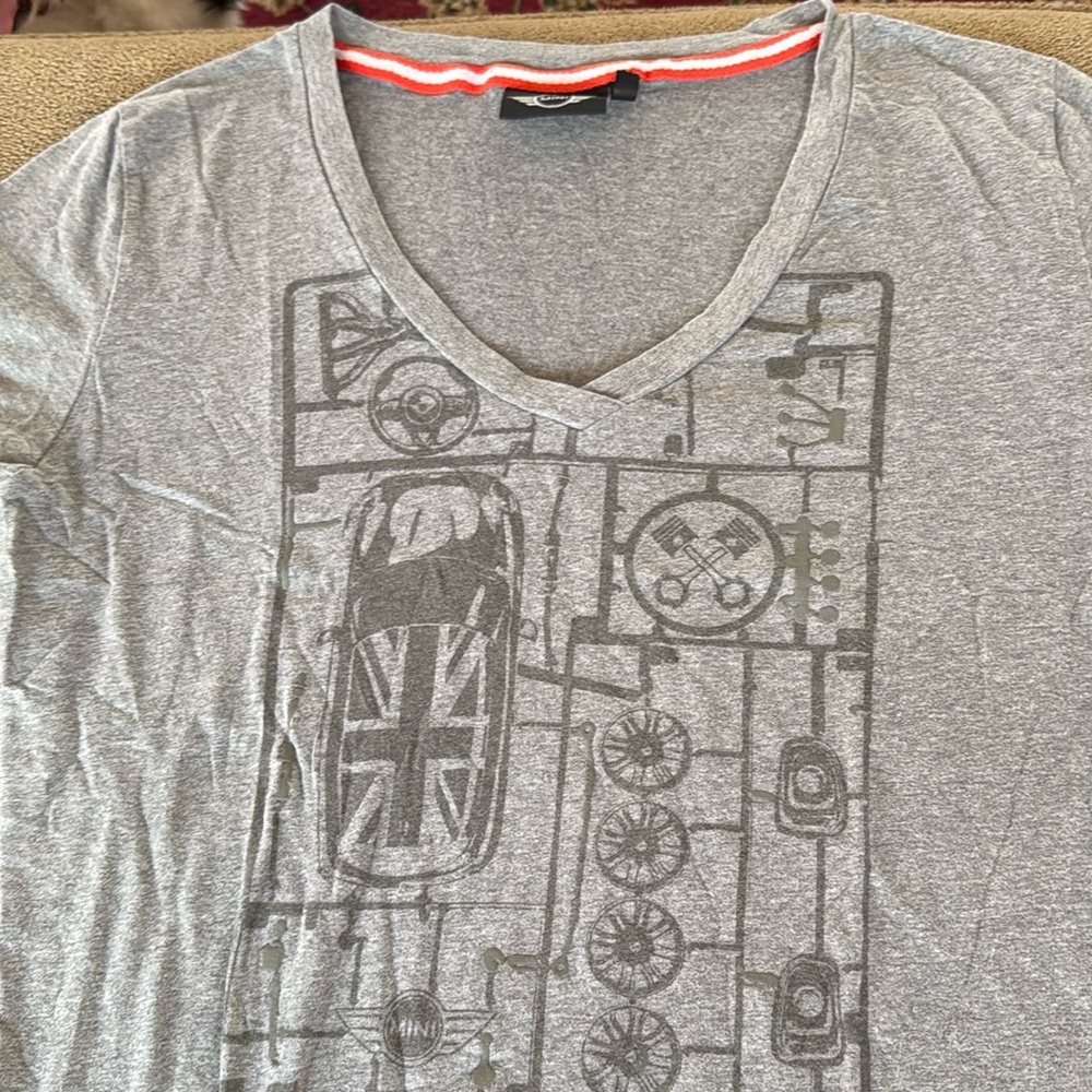 You Me Mini Short Sleeve V-Neck T-Shirt Size Large (NH)